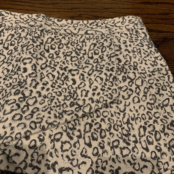 Express size 6 snow leopard print shorts - Picture 2 of 6